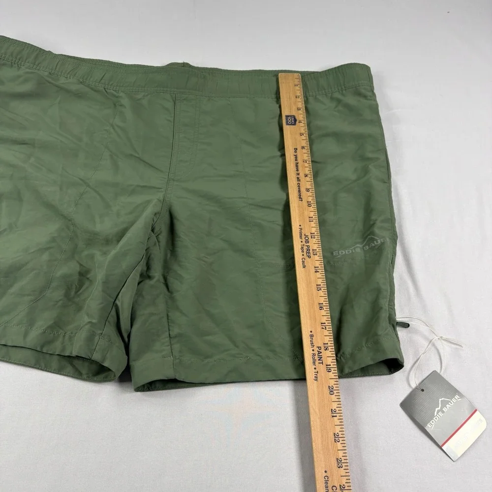 Eddie Bauer Shorts Men 2XL (Size 50) Green Amphib Hybrid Outdoor Relaxed Fit NEW